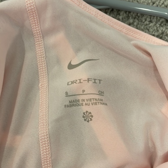 Nike Women’s tank top - Picture 2 of 4